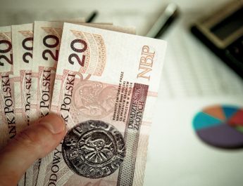 Výměna peněz: vyplatí se v bance nebo ve směnárně? 