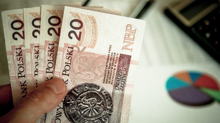 Výměna peněz: vyplatí se v bance nebo ve směnárně?