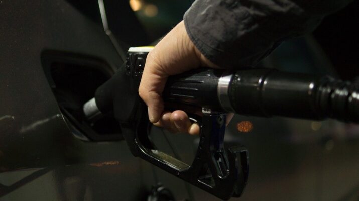 Jak ušetřit za benzín a naftu