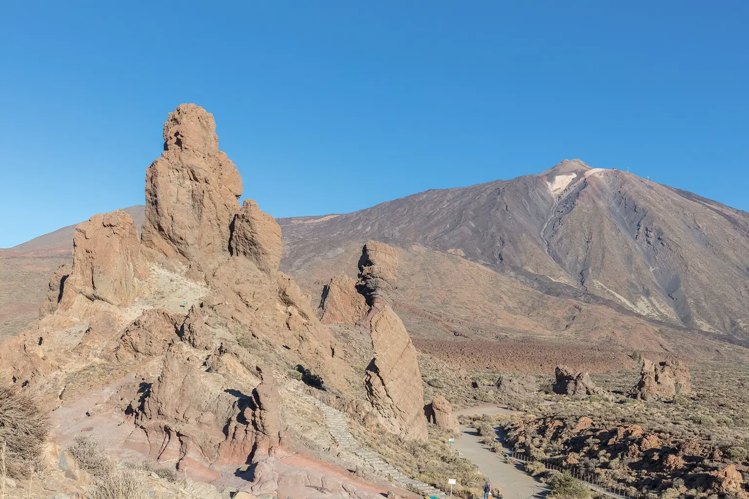 Teide a skalní útvary Roques de García v národním parku na Tenerife