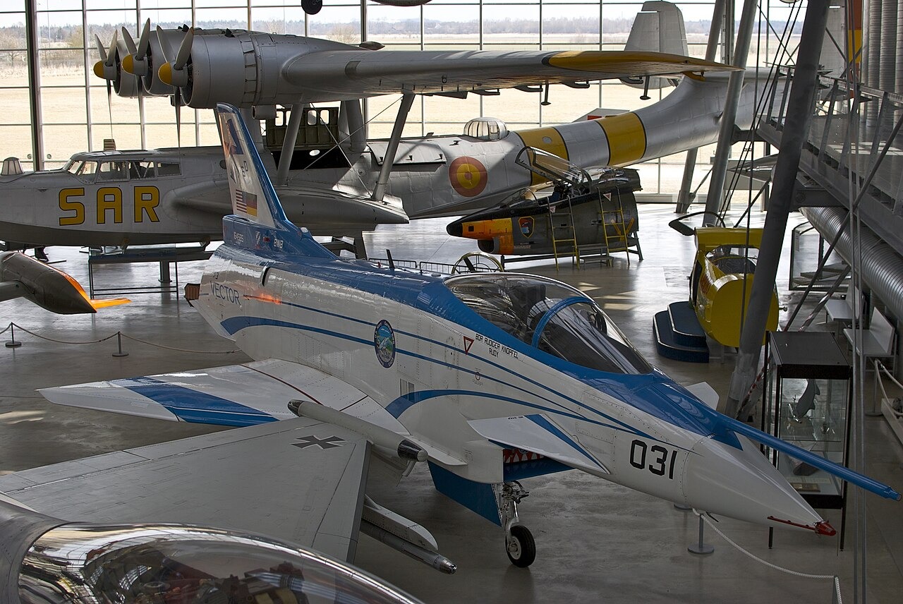 Letoun Rockwell-MBB X-31 mezi exponáty leteckého muzea Flugwerft Schleißheim