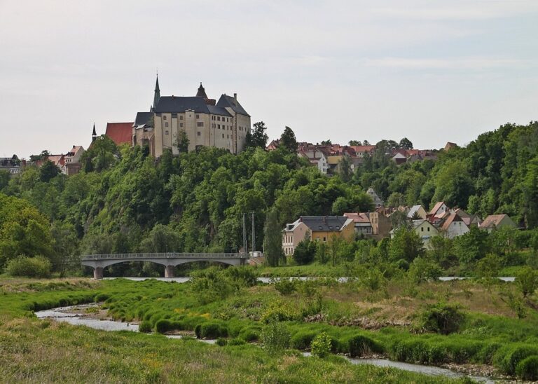 Hrad Mildenstein nad údolím Freiberger Mulde