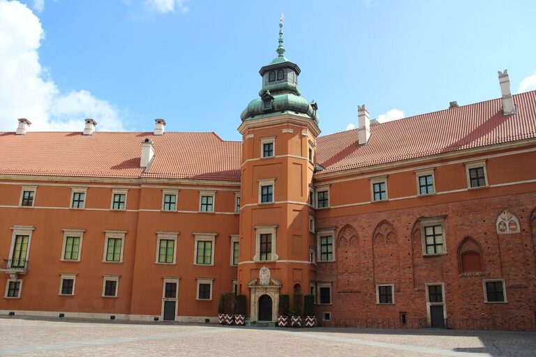 Královský zámek na Zámeckém náměstí ve Varšavě