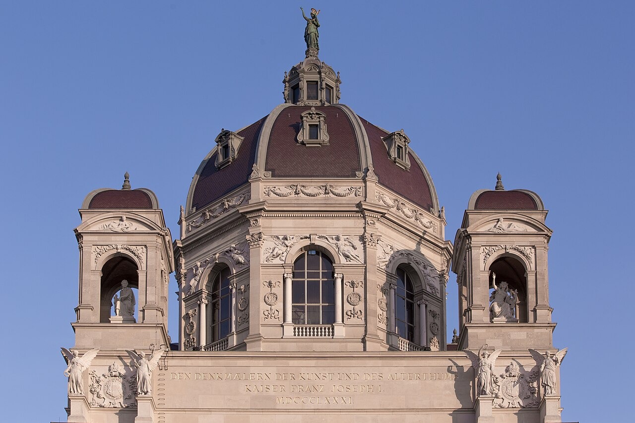 Historická budova Kunsthistorisches Museum na Maria-Theresien-Platz