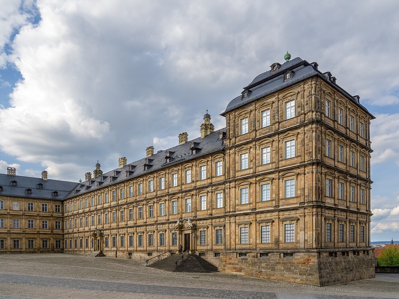 Historické průčelí Nové rezidence v Bamberku