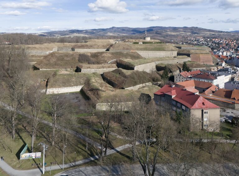 Bastiony a hradby pevnosti Kladsko nad městem Kłodzko