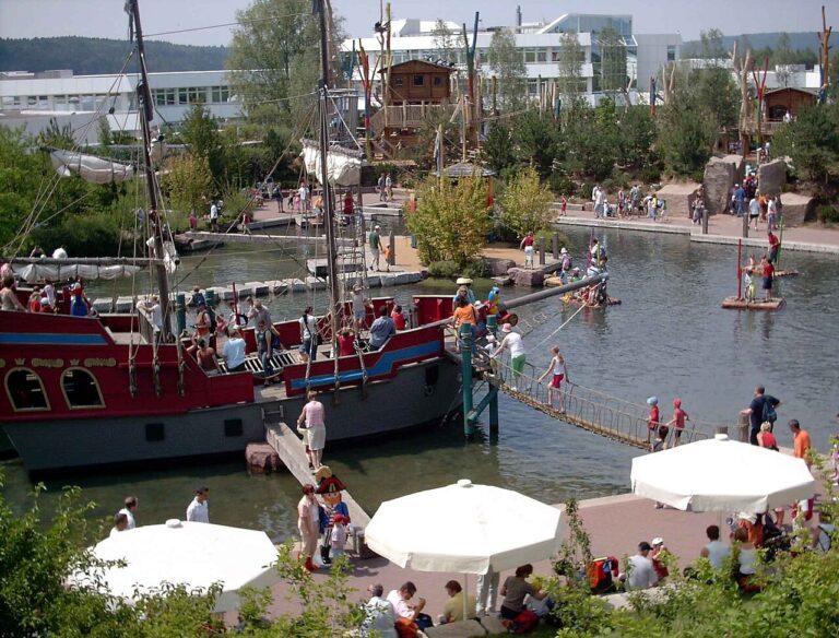 Pirátská loď a vodní plocha v Playmobil FunParku Zirndorf