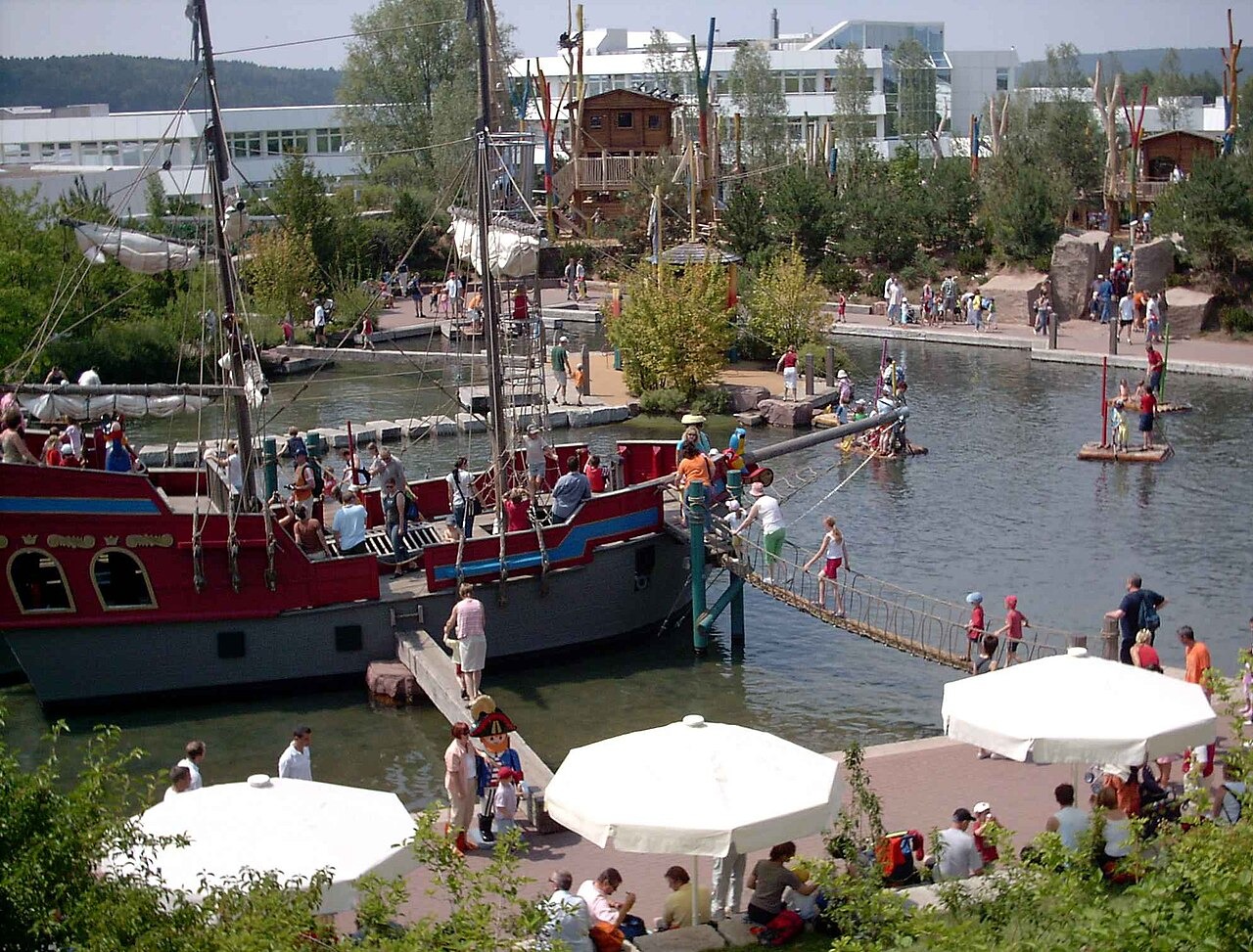 Pirátská loď a vodní plocha v Playmobil FunParku Zirndorf