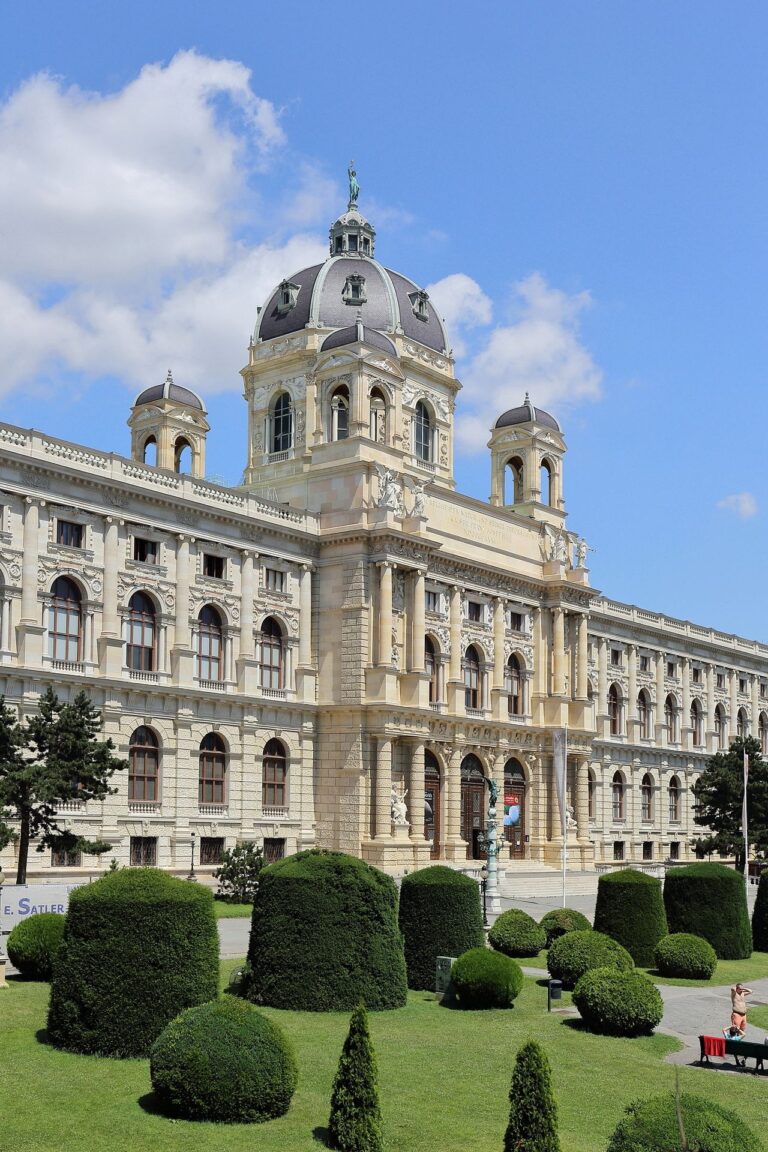 Kupole a průčelí Naturhistorisches Museum Wien