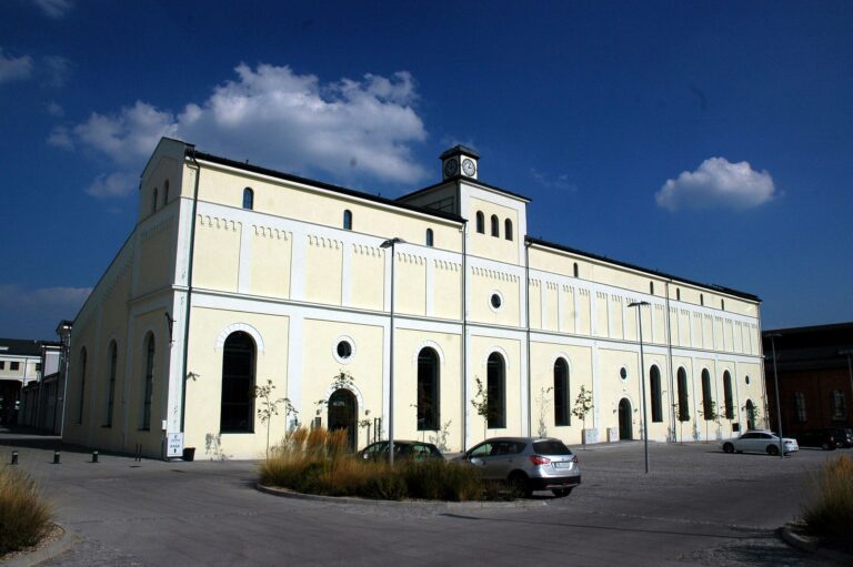 Historické průmyslové budovy areálu Stara Kopalnia ve Wałbrzychu