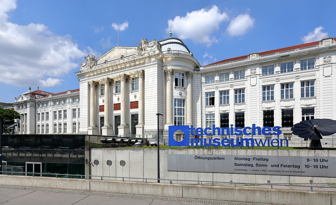 Budova Technisches Museum Wien s hlavním vstupem
