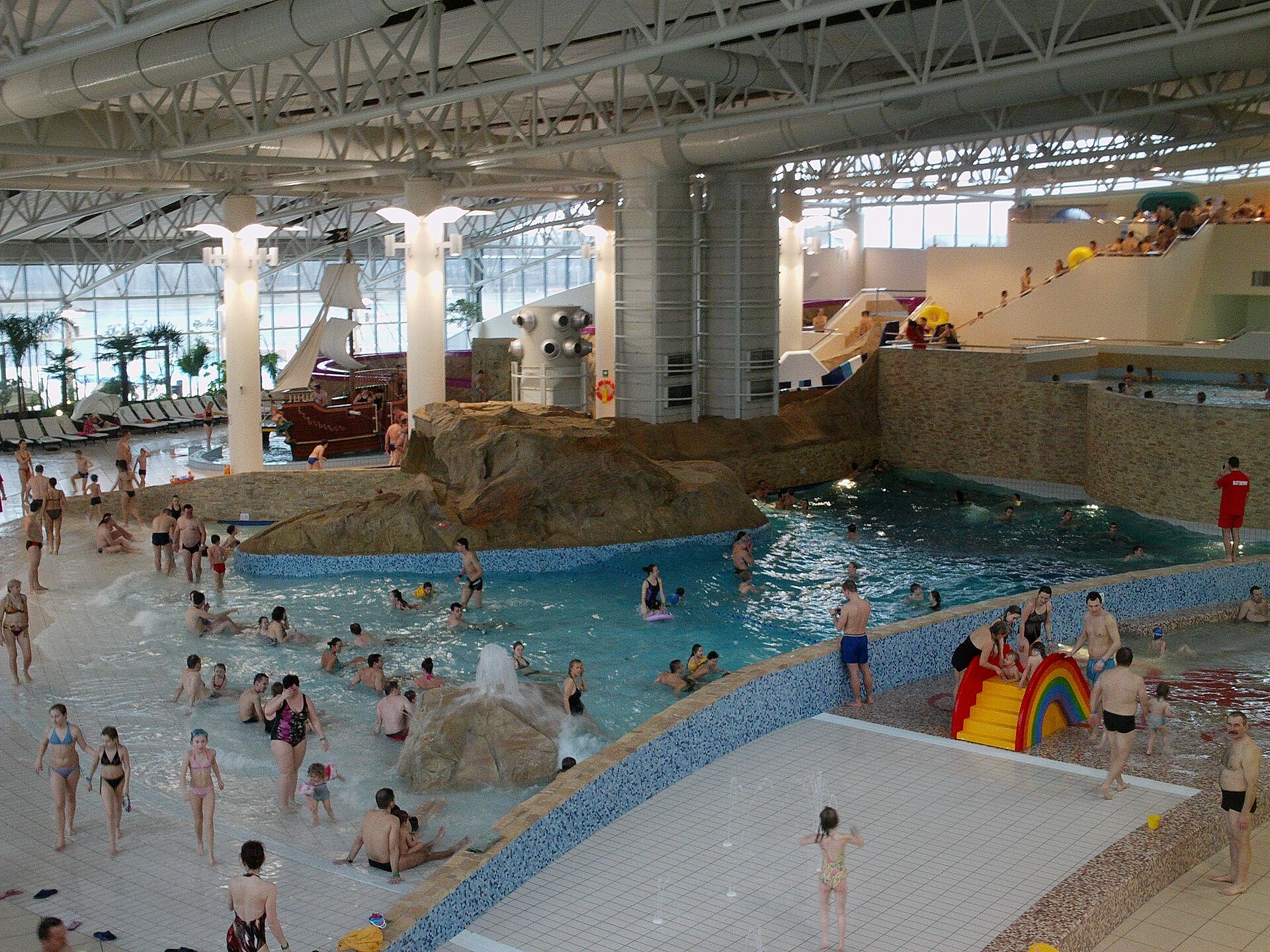 Vnitřní aquapark Termy Maltańskie s bazény a vodními atrakcemi