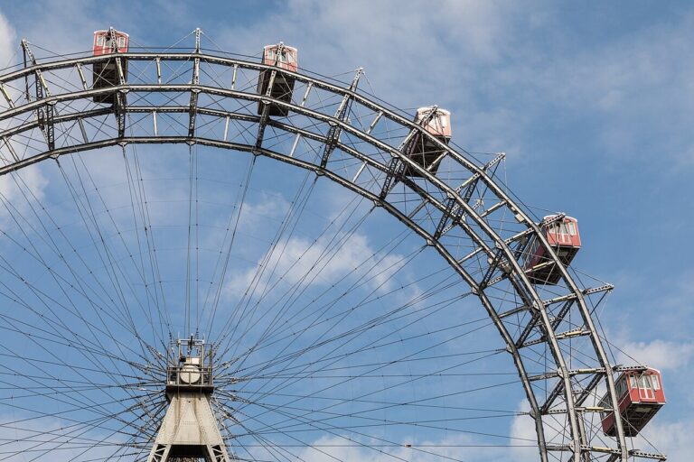 Červené kabiny vídeňského obřího kola Wiener Riesenrad