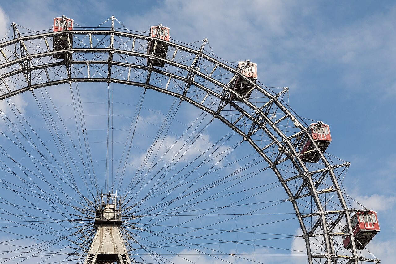 Červené kabiny vídeňského obřího kola Wiener Riesenrad