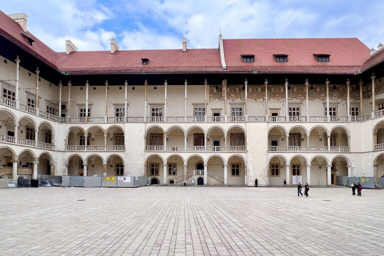 Arkádové nádvoří královského hradu Wawel v Krakově