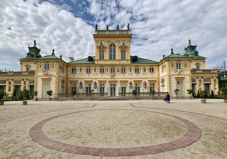 Průčelí paláce Wilanów ve Varšavě