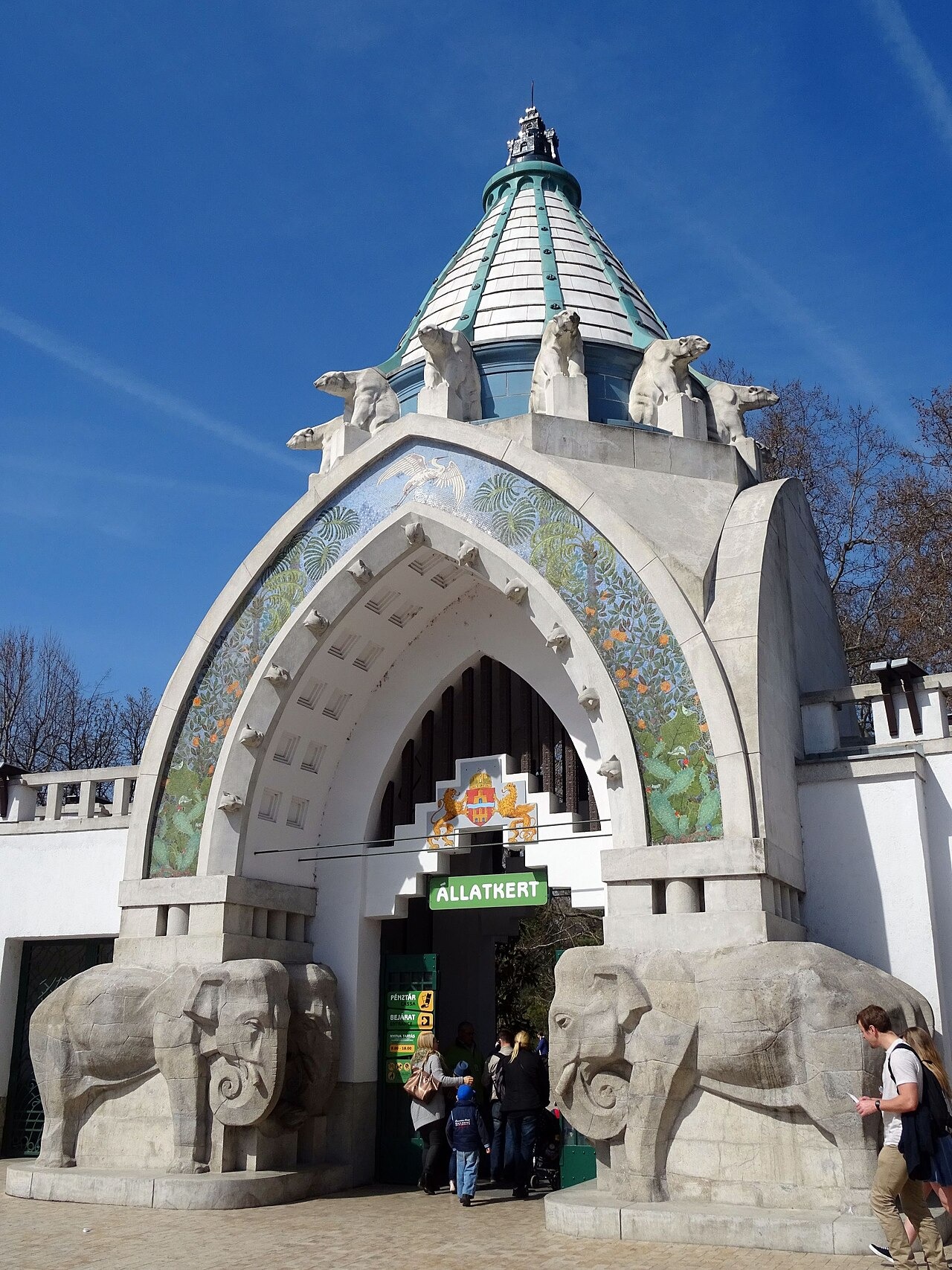 Vstupní brána zoologické zahrady v Budapešti