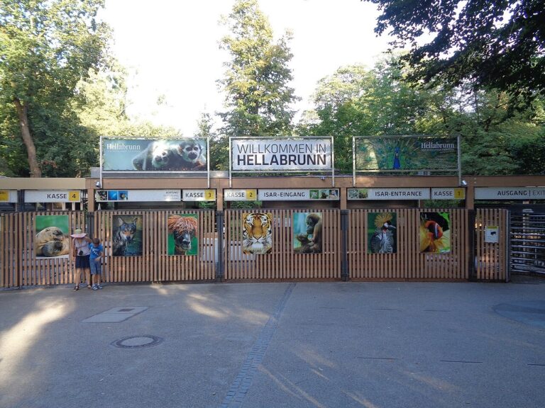 Brána Isar-Eingang mnichovské zoo Hellabrunn